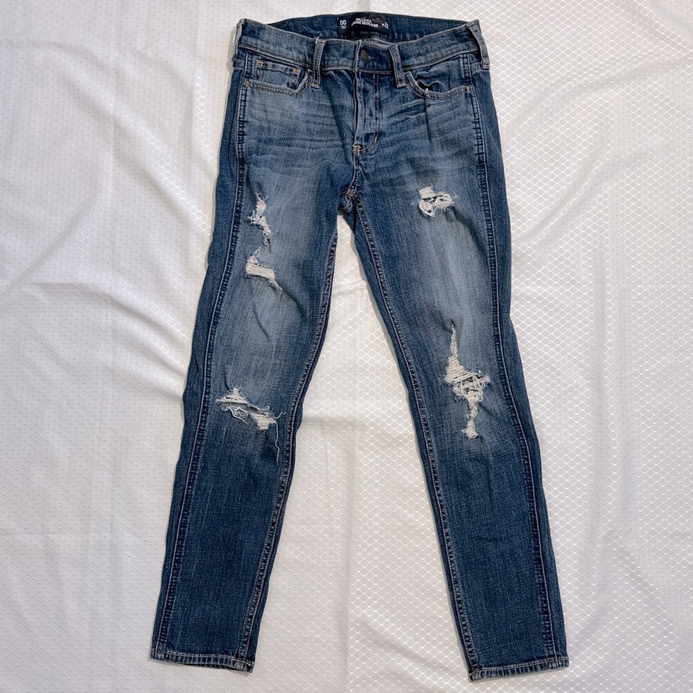Hollister Vintage Boyfriend Distressed Medium Blue Jeans, size 00 /23 Button fly